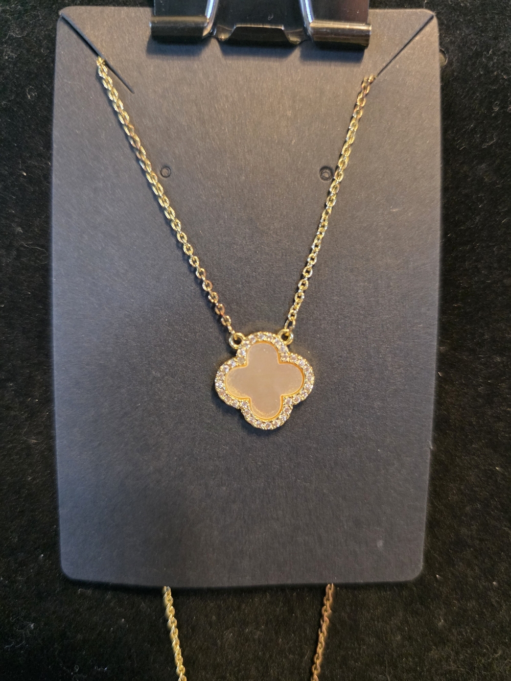#525 Gold Clover Pendant Necklace with Pink Mother-of-Pearl Accent. NWOT